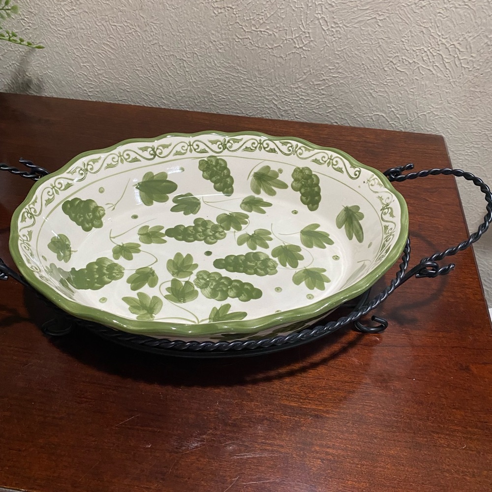 Temptations Green Vineyard, 1.5 Qt, Oblong Baking Dish with Metal Stand